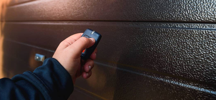 automatic door opener with remote control in Madera